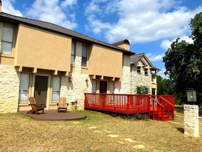 Building Photo - 601 Free Rein