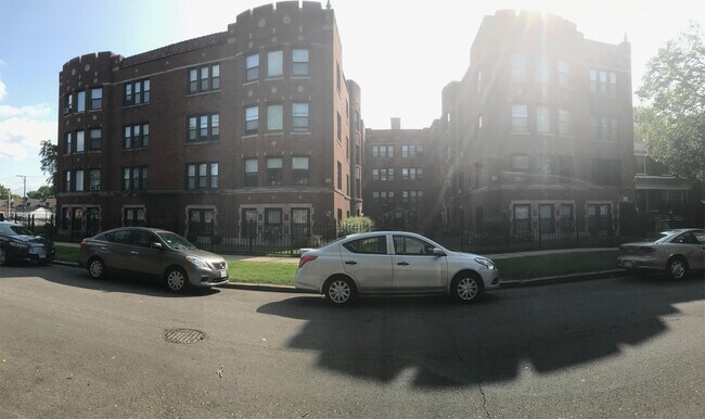 Building Photo - 1537 W 83rd St