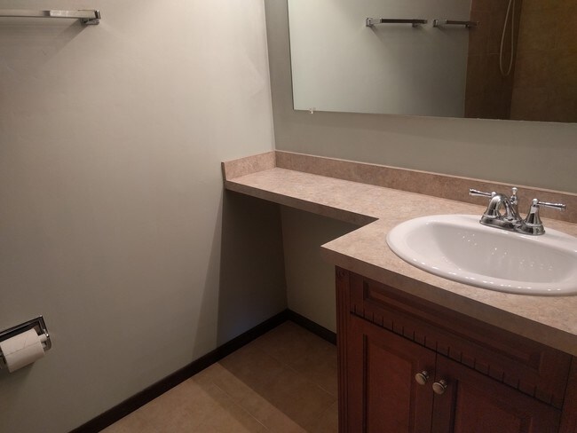 Foto del edificio - 6160 Knoll Wood Rd