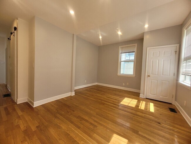 Building Photo - 32 Cedar St