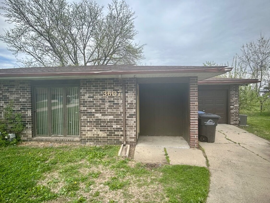 Primary Photo - Southside Duplex