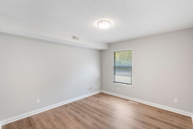 Building Photo - NEW 1720-1722-1724-1726 N Chapman Lane