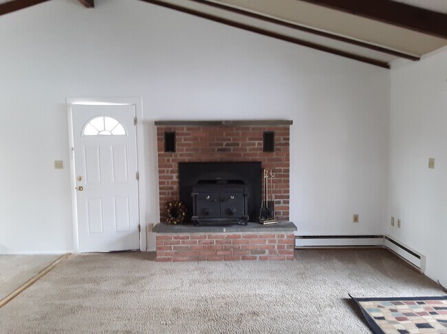 Building Photo - 604 Lakeside Dr