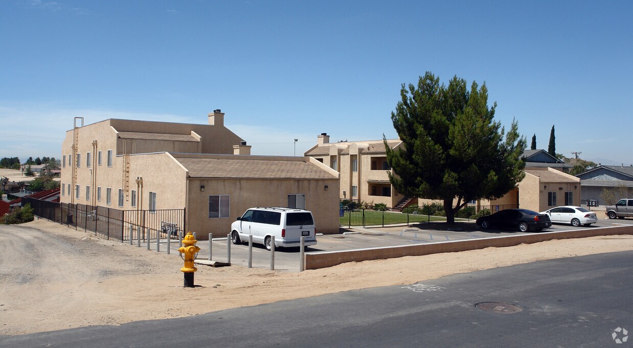 Primary Photo - Villa Larosa Apartments
