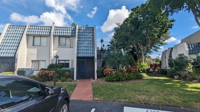 Building Photo - 3 br, 2.5 bath House - 4360 Fountains Dr #...