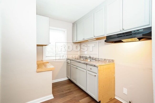 Building Photo - 2317 Parkwood Ave