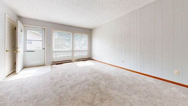 Building Photo - 644-646-646 Sequoia Ln