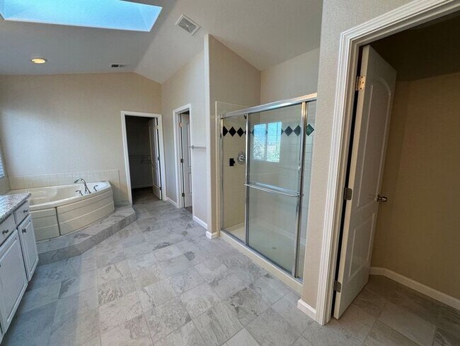 Building Photo - 3031 Sky Country Dr