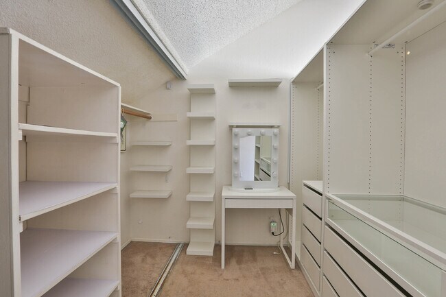 Building Photo - 4047 Truckee Ct