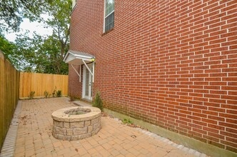 Building Photo - 513 Vincent St