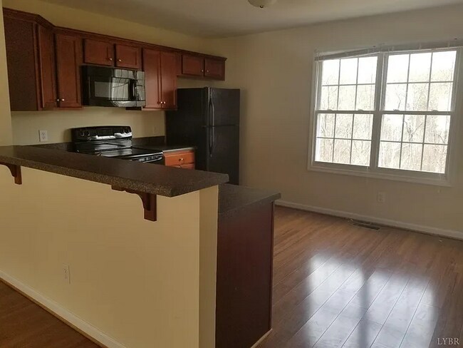 Building Photo - 1810 Broadway St