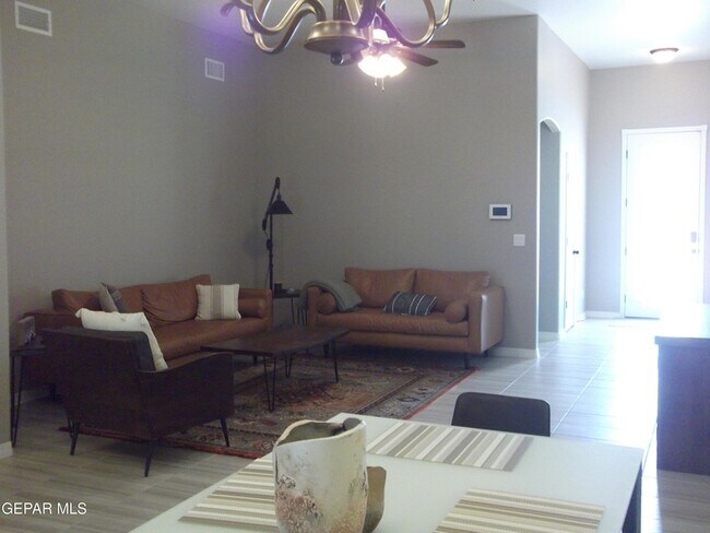 Foto del edificio - 7836 Enchanted View Dr