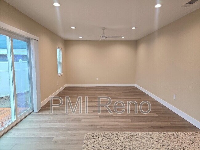 Foto del edificio - 452 Tracy Ln