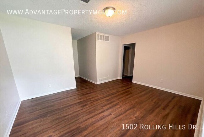 Building Photo - 1502 Rolling Hills Dr