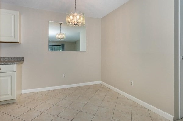 Foto del edificio - 14 Village Green Ln