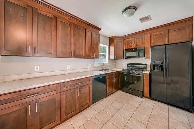 Foto del edificio - 3302 Longwood Dr