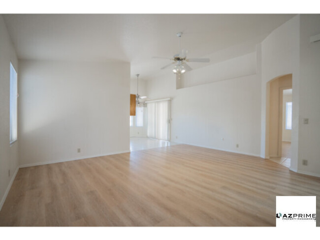Foto del edificio - Welcome to this exquisite 2/2 Peoria home ...