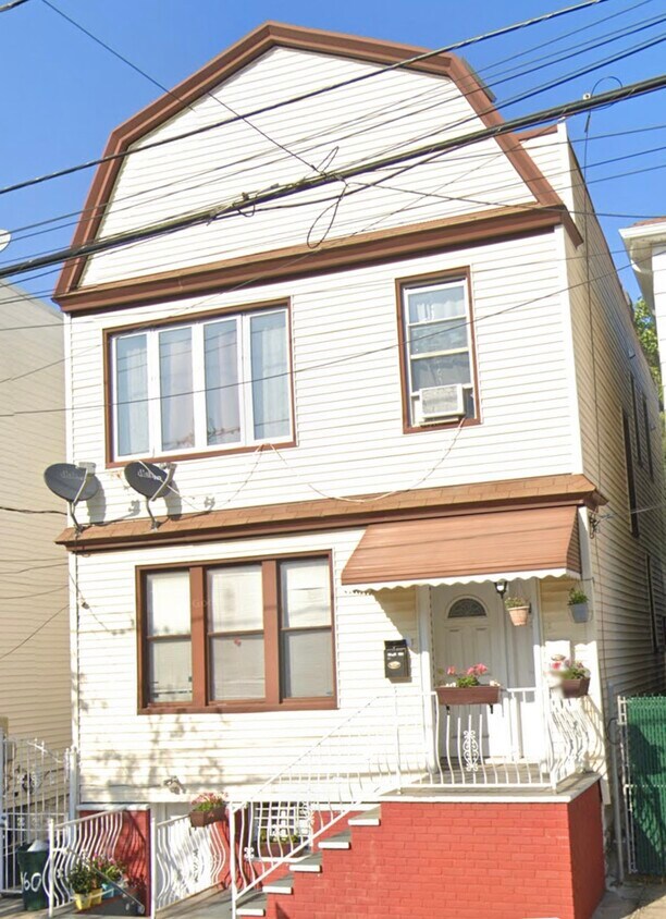 162 McAdoo Ave Unit 2, Jersey City, NJ 07305 Apartments in Jersey