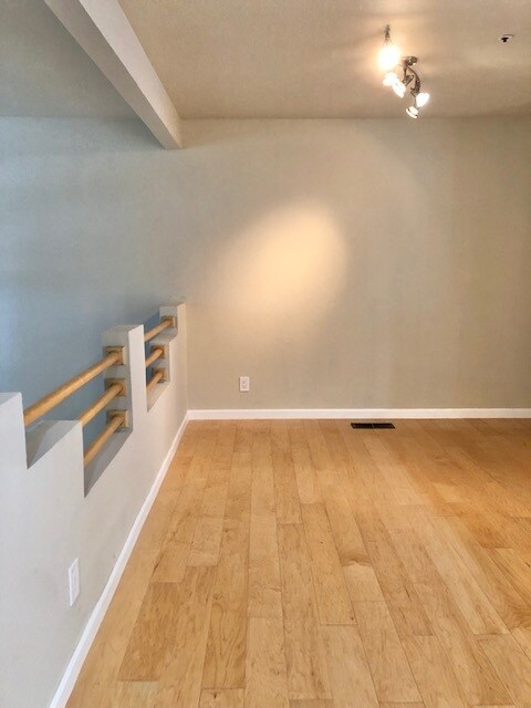 Foto del edificio - 7 E Court Ln