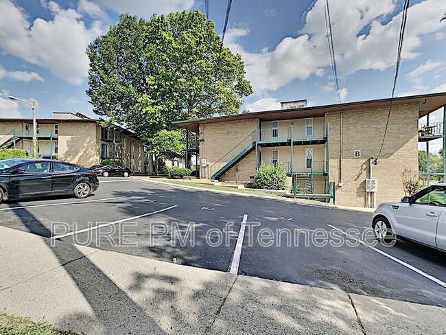 Building Photo - 555 N Dupont Ave