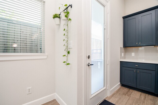 Foto del edificio - 508 W Donovan St