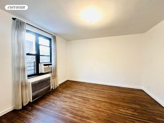 Foto del edificio - 52-25 39th Rd