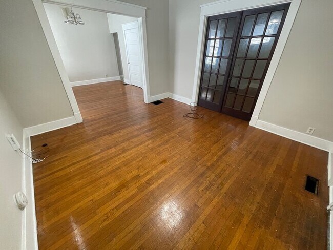 Building Photo - 3BD/2BA Single Family Home
