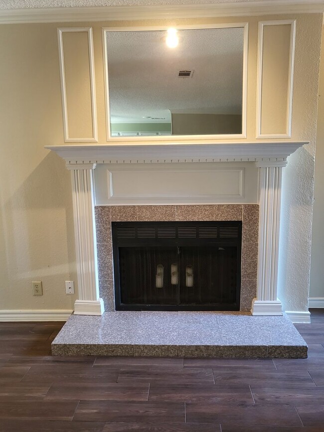 Photo - 2010 Cloisters Dr House