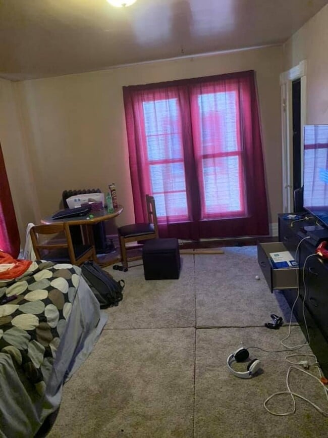 bedroom - 1216 State St