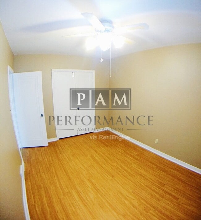 Building Photo - W164N9110 Water St