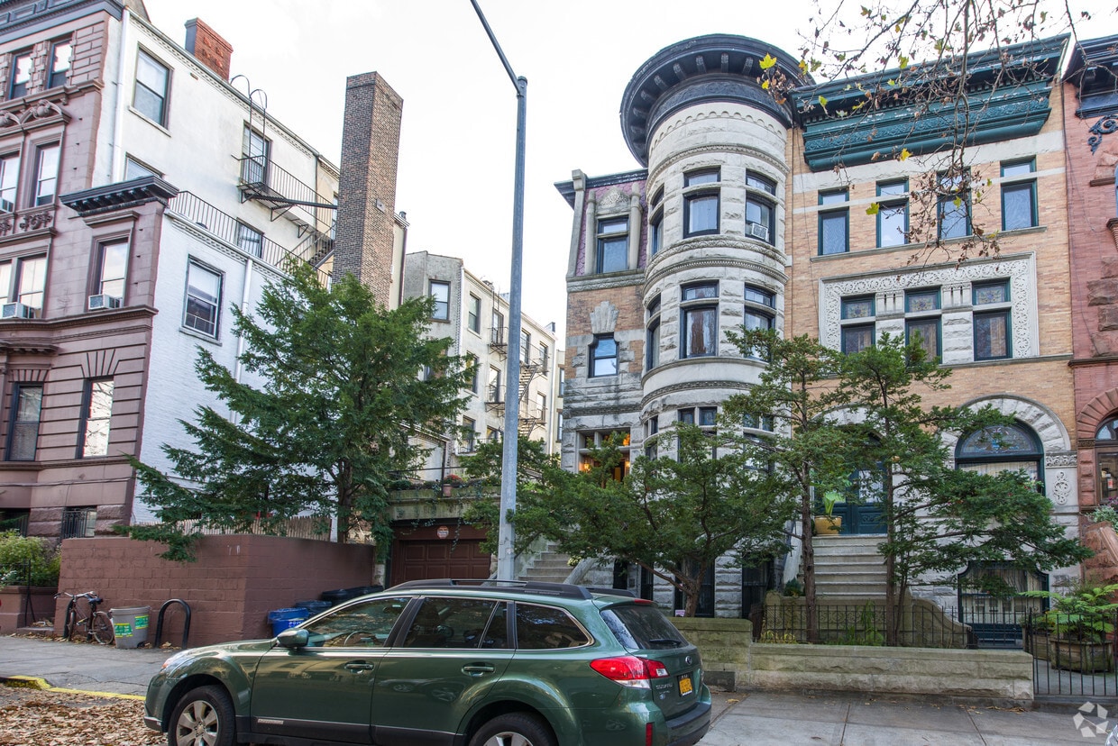 Building Photo - 608 5th St