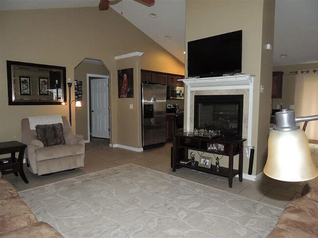 Foto del edificio - 5233 Stone Crest Dr