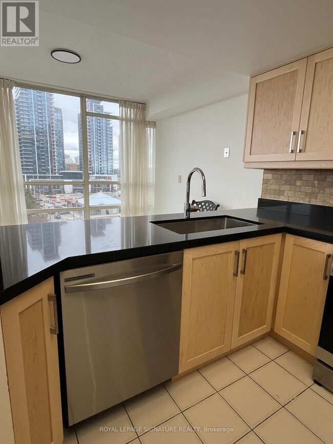 Building Photo - 45-845 Kingsbridge Garden Cir