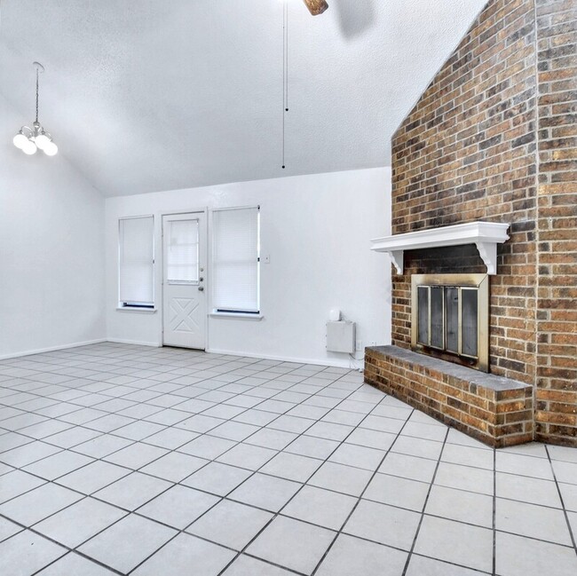 Building Photo - 1705 La Salle Dr