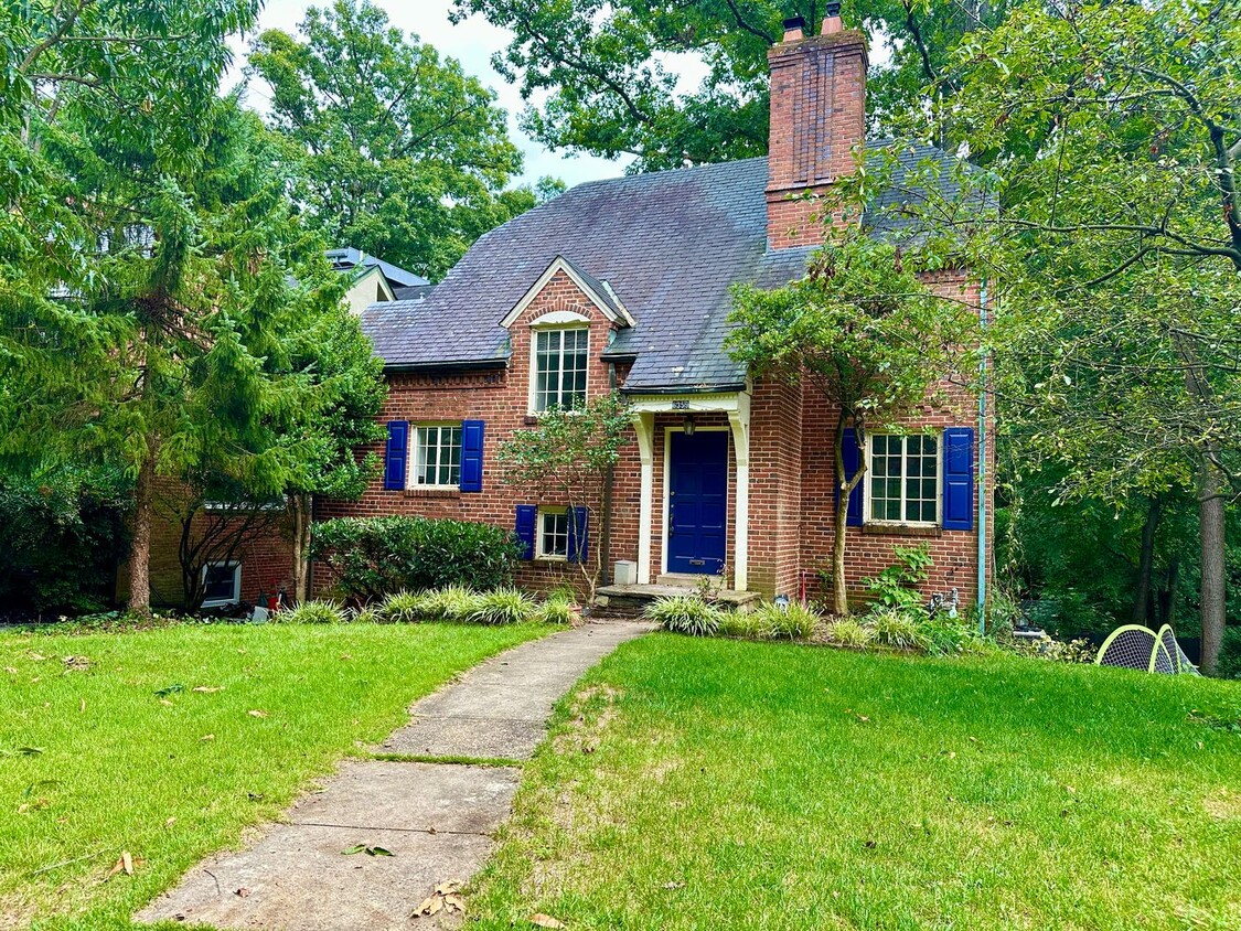Barnaby Woods/ Chevy Chase DC! Detached H... - Barnaby Woods/ Chevy Chase DC!  Detached H...