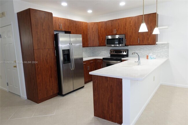 Building Photo - 16233 SW 47th Ct