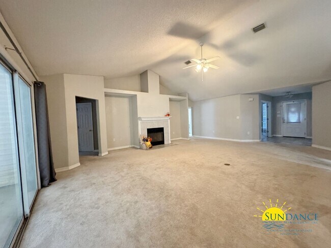 Building Photo - 5853 Saratoga Dr