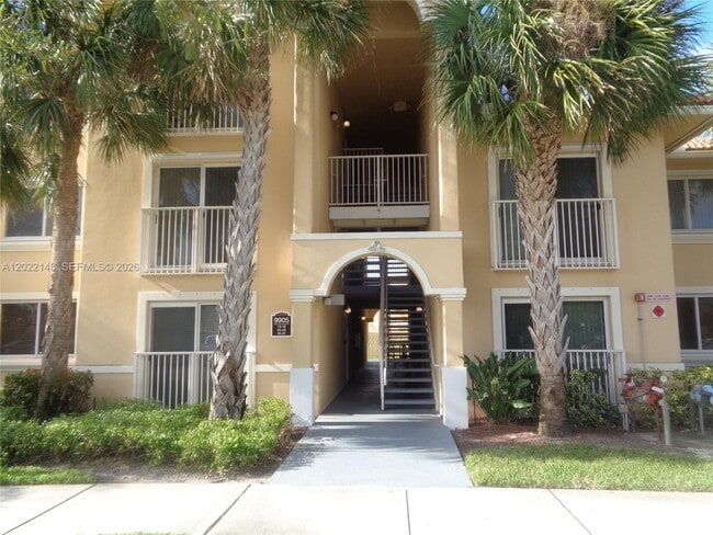 Building Photo - 9905 Westwood Dr