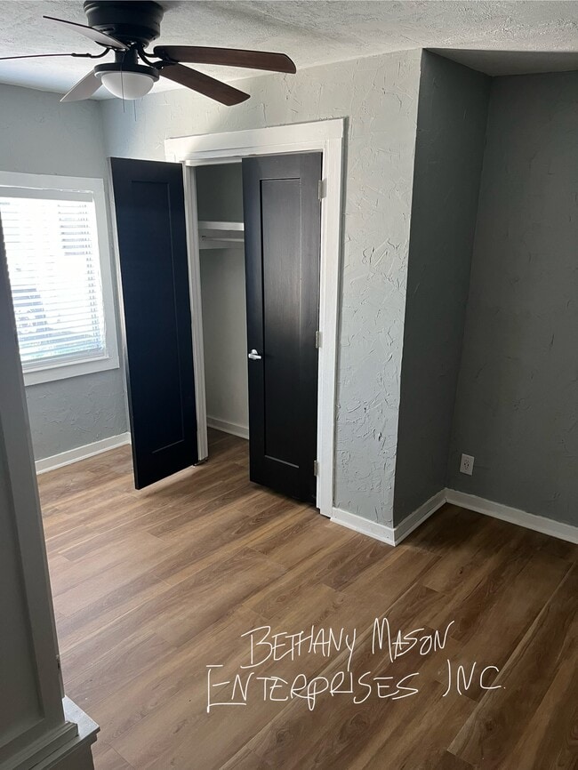 Foto del edificio - 3107 E 8th St