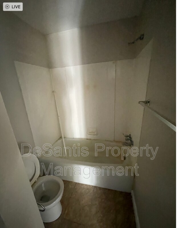 1 Lunar Ln, Coraopolis, PA 15108 Condo for Rent in Coraopolis, PA