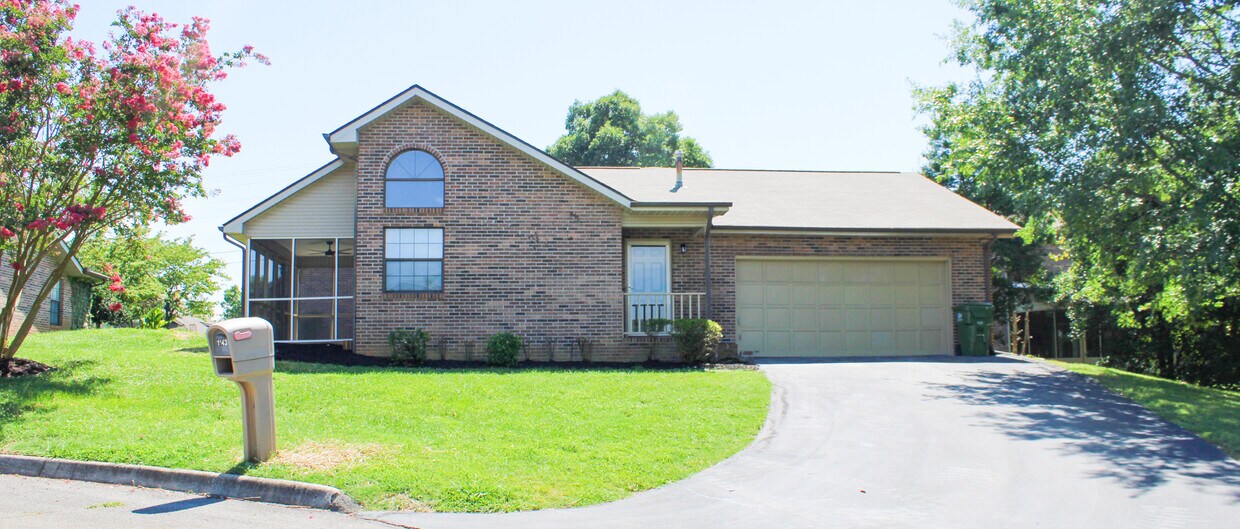 Primary Photo - 1143 N Rachaels Cir