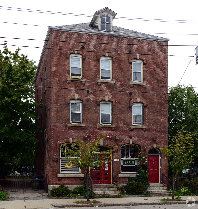 Foto del edificio - 207-209 Douglas Ave