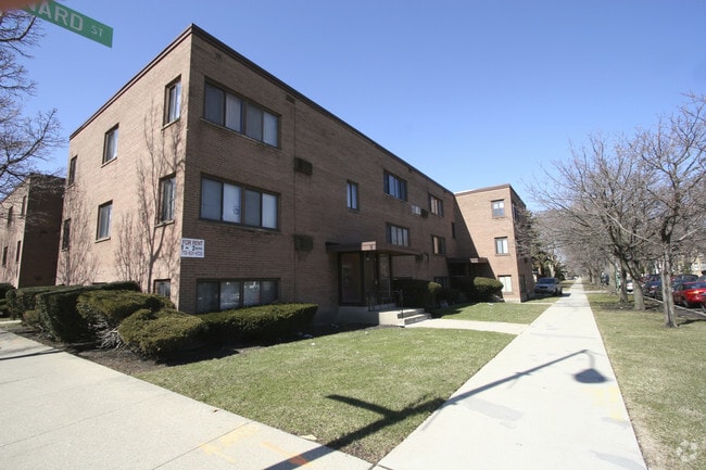 Building Photo - 3434-3440 W Bryn Mawr Ave