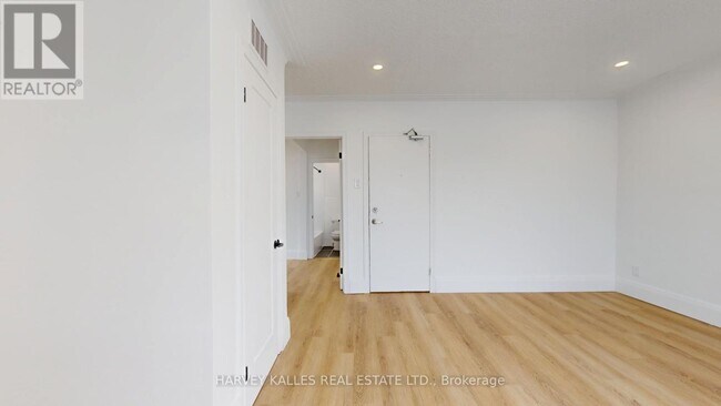 Photo du bâtiment - 1252 Davenport Rd