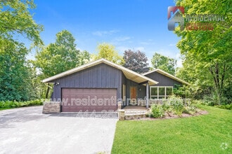 Building Photo - 11539 N Parkview Dr