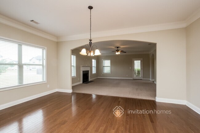 Building Photo - 3827 Lake Haven Way