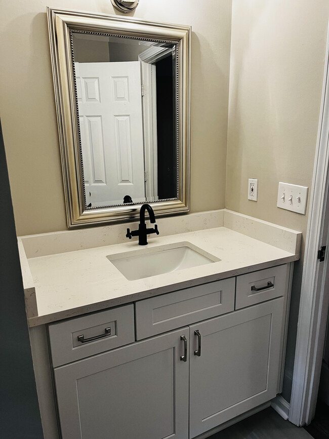 Master bathroom - 1783 Jimmy Dodd Rd