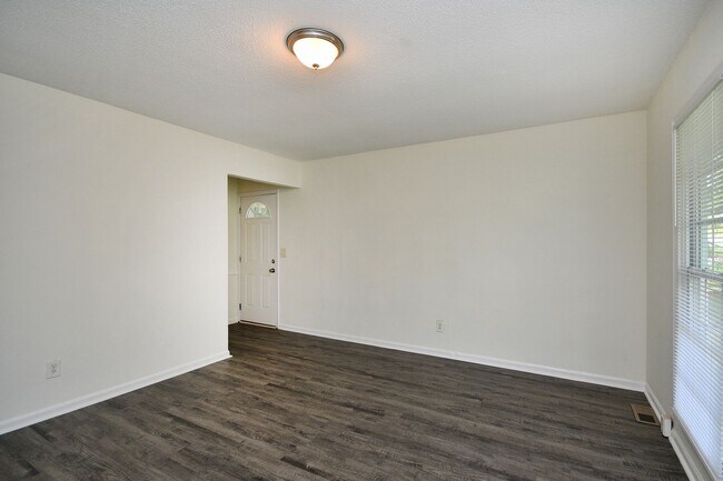 Building Photo - New Lower Price! Remodeled 3 bed / 1.5 bath home near downtown Spartanburg