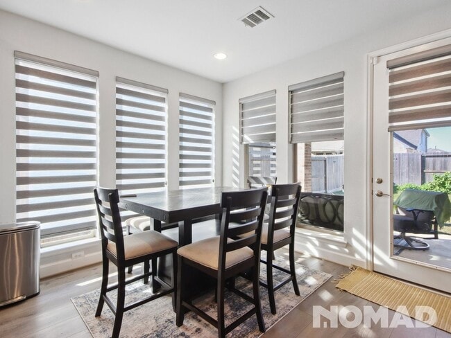 Foto del edificio - 10715 Alina Brk Trce