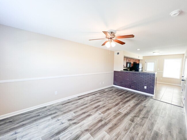Foto del edificio - 2 Bedroom 1.5 Bath Townhome
